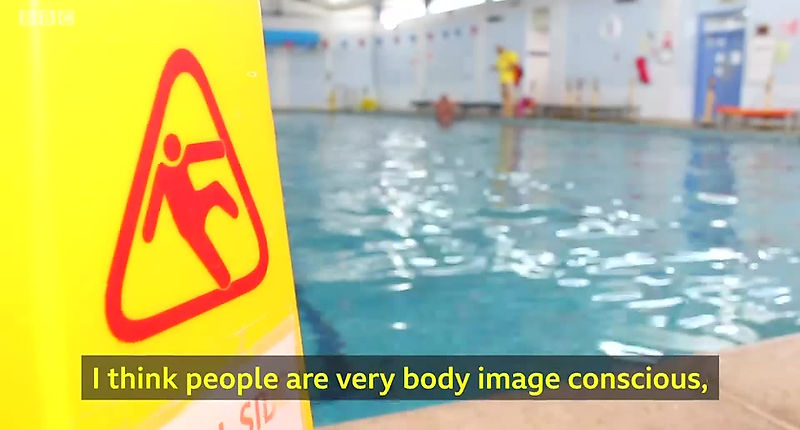 Nude swim club wants more female members - BBC News_4